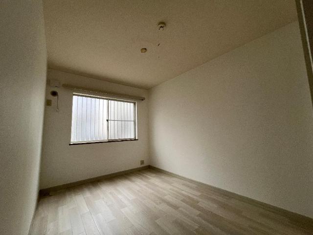 ヴィラージュⅡ 右側洋室