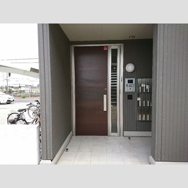 ヘリオス吉川美南　アレス エントランス