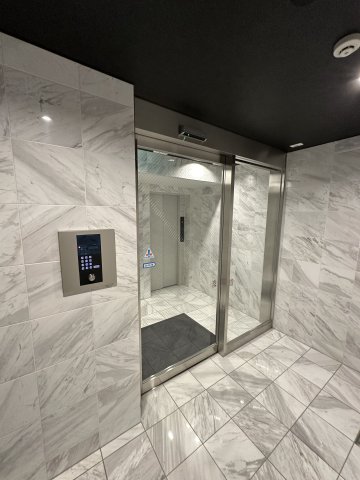 T&F KANNAI BLDG402号室 エントランス