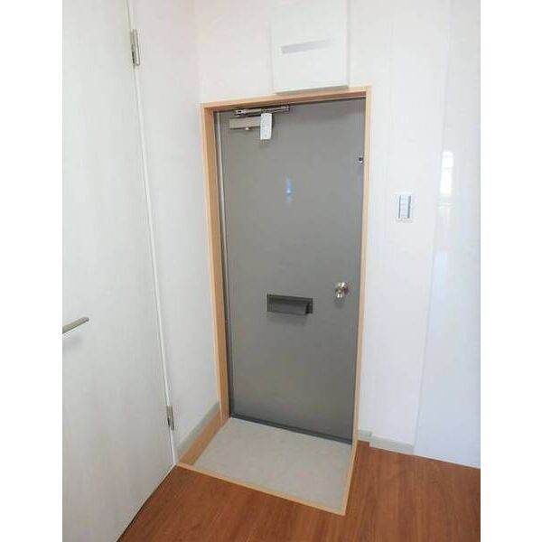 エメロードハイツ0201号室 玄関