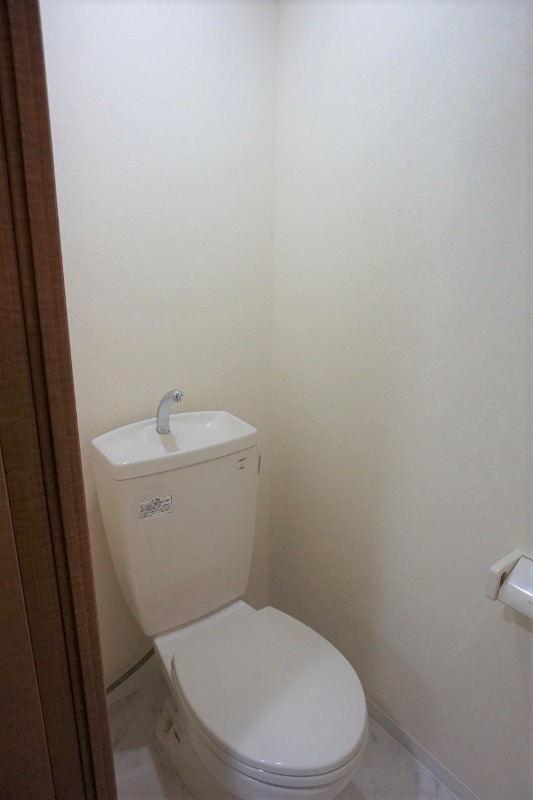 本八幡レジデンス(E-067)1階 トイレ