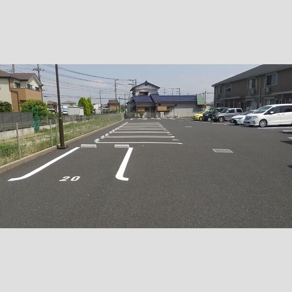 ピエスクレール 駐車場