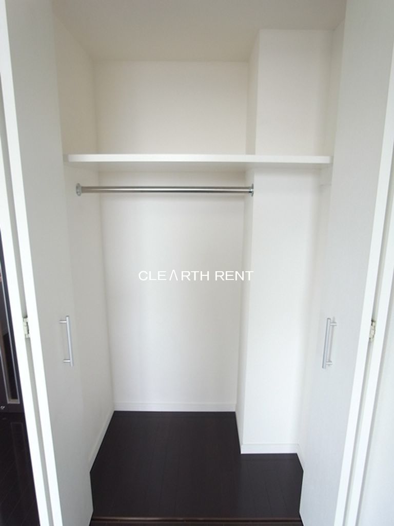 コンシェリア・デュー代々木公園8階 ハンガーパイプ付クローゼット