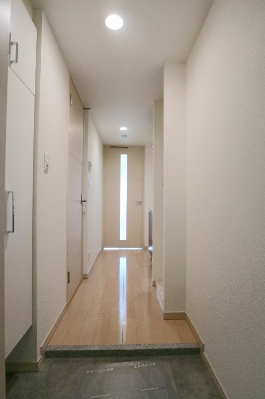 ライジングプレイス西新井6階 玄関