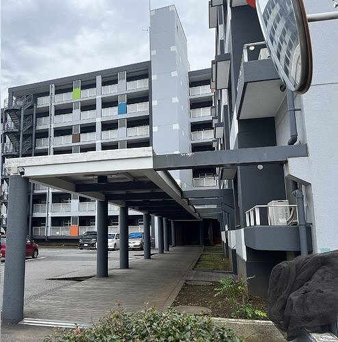 テレパレス船橋三咲Ａ棟5階 エントランス外観　※前回募集時2023年6月撮影