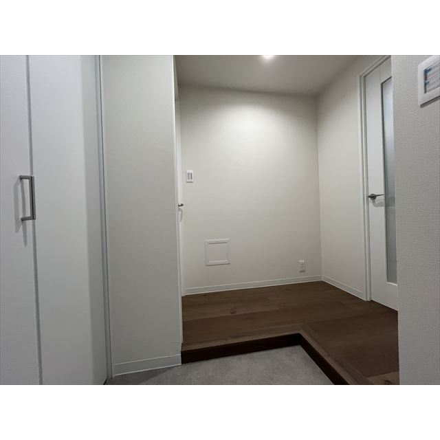 白金台アパートメント0403号室 玄関