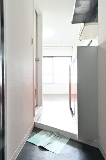 ルームズ北沢 玄関