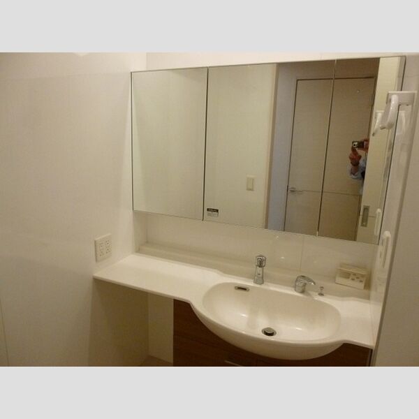 ソレイユⅡ 大型洗髪洗面化粧台(W=1200,三面鏡)