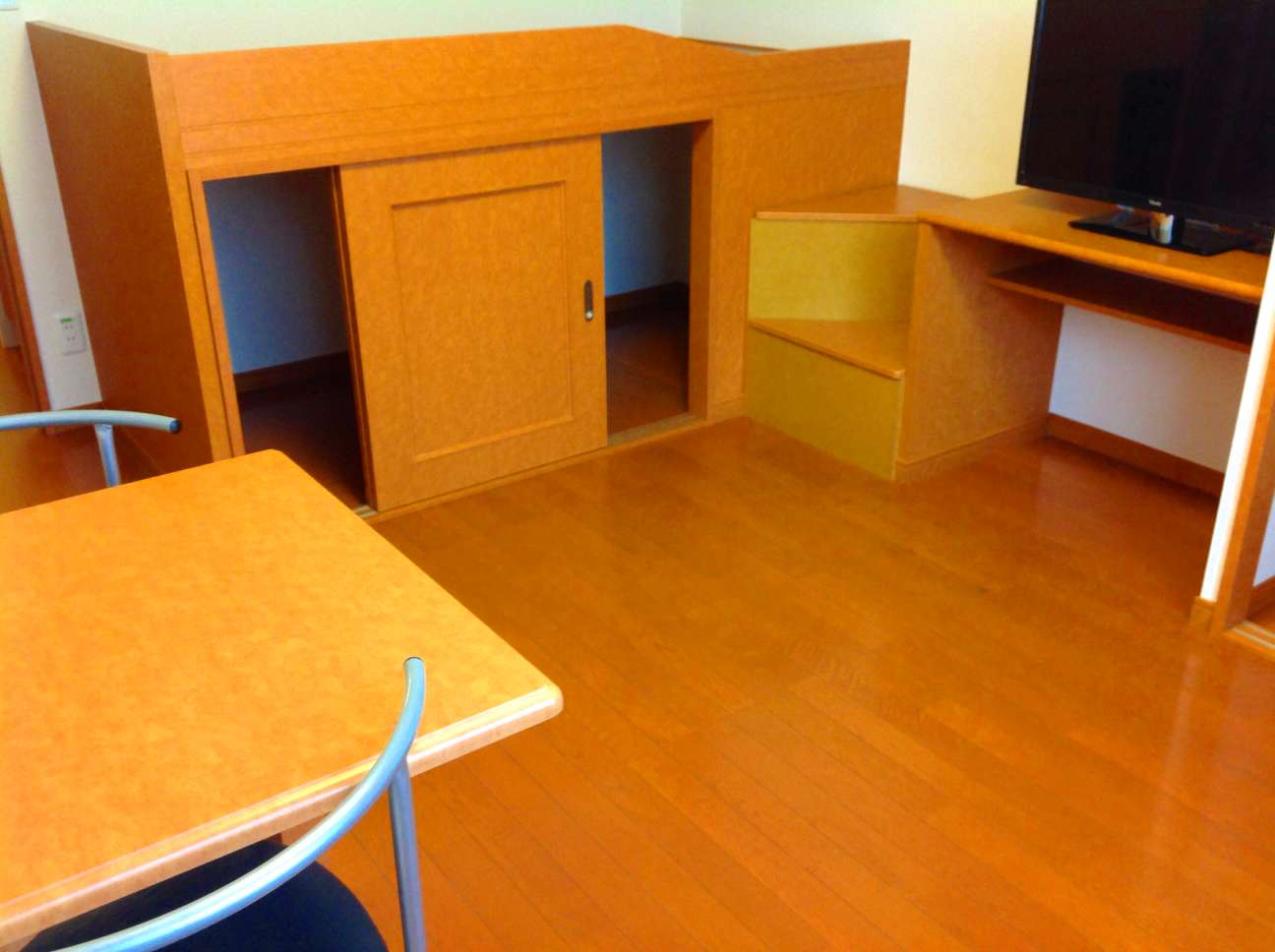 レオパレス橋戸 収納たっぷりの中段ベッドです！