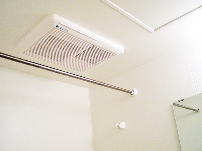 レオパレスハイム　つくば101号室 浴室換気乾燥機