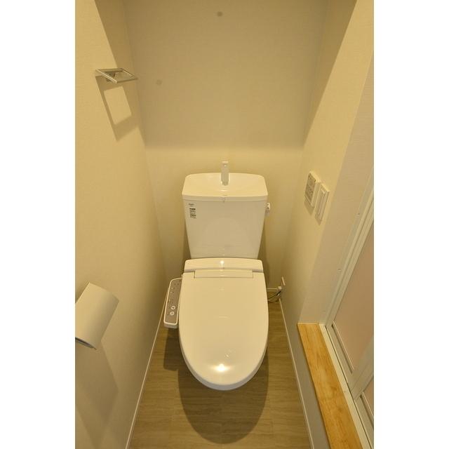 チトフナアパートメント2階 トイレ