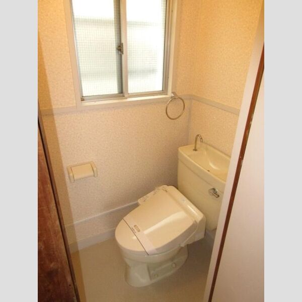 第二吉岡ビル トイレ温水洗浄便座付き