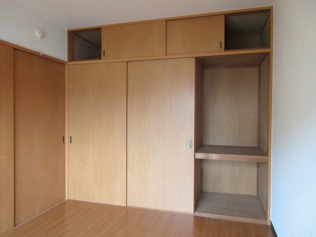 ハローハイツＡ 洋室１　収納　※現況優先