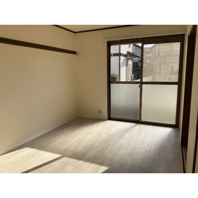 グランデュール瀬戸岡102号室 内観