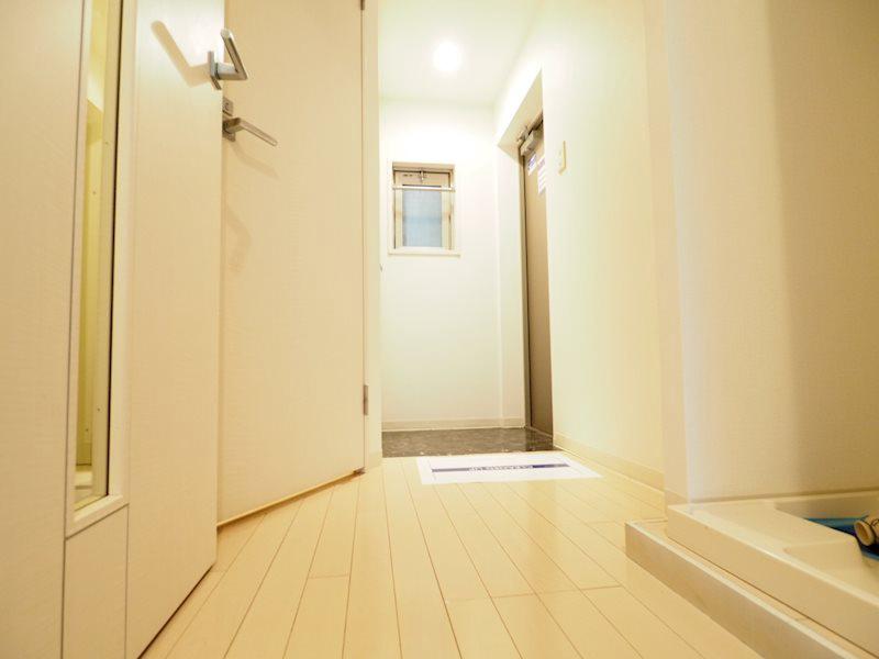 レジディア三越前4階 玄関