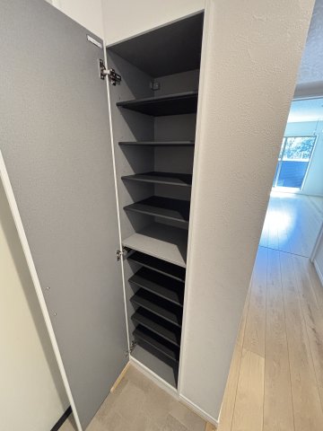 ウィンメゾン薬園台0203号室 収納力のあるシューズボックスです！