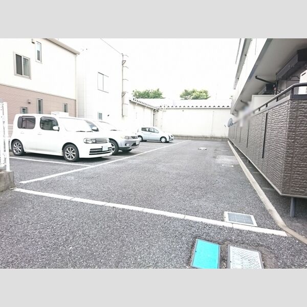 ピラタス　Ⅴ 駐車場