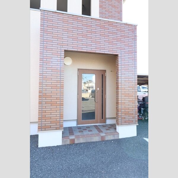 Garden House 三郷　C エントランス