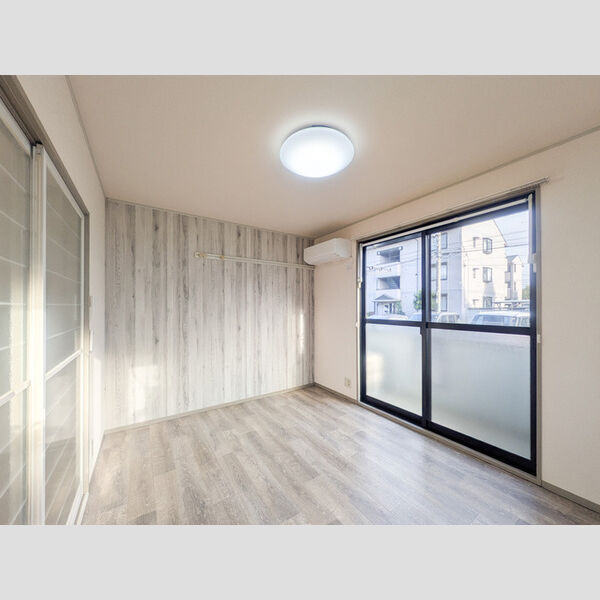 ヴァンベール東川口　Ⅴ105号室 洋室