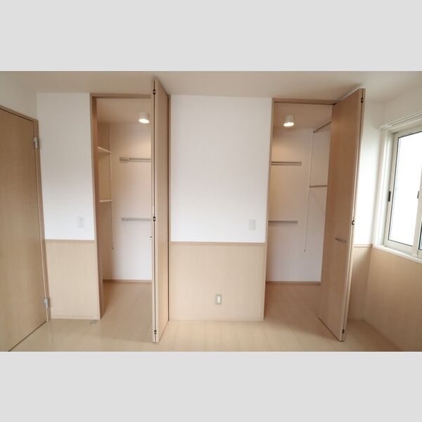 カーサ ビアンカ201号室 洋室6.6帖　クローゼット