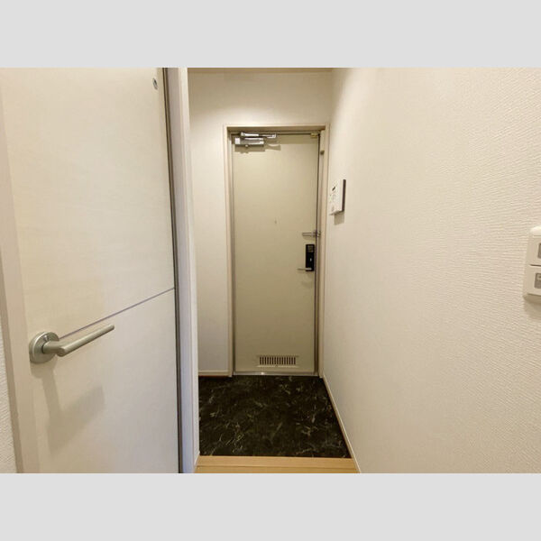 CRAPE MYRTLE 駒沢公園通り 202号室玄関