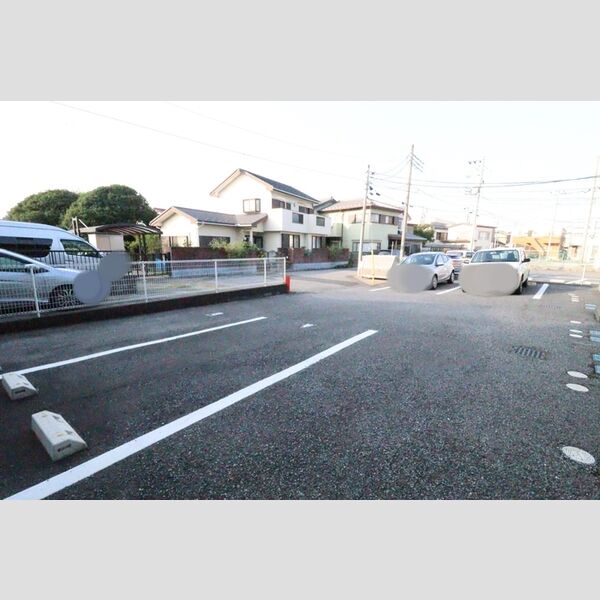 メゾンコリーヌ 駐車場