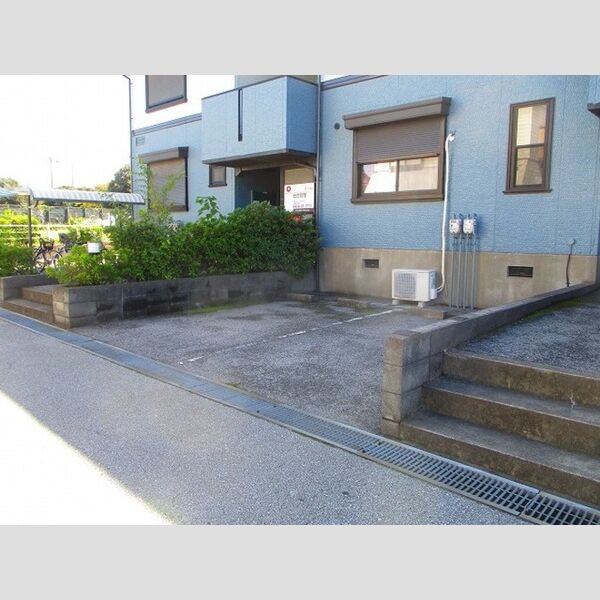 ハイカムール・浅井 駐車場