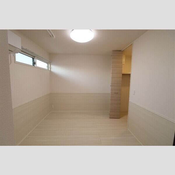 D-KISARIA　EⅠ105号室 洋室