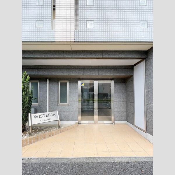 ウィスタリア エントランス