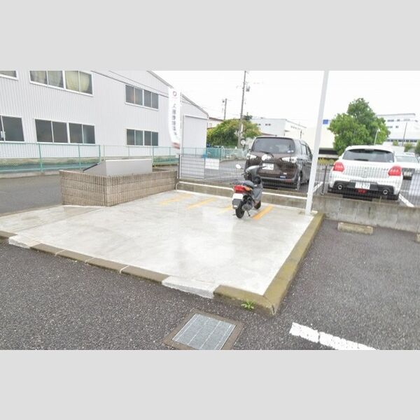 リビングタウン厚木 駐輪場(バイク)