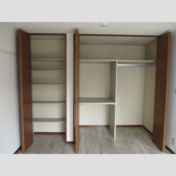 エバーグリーン　八番館 八202(物入)