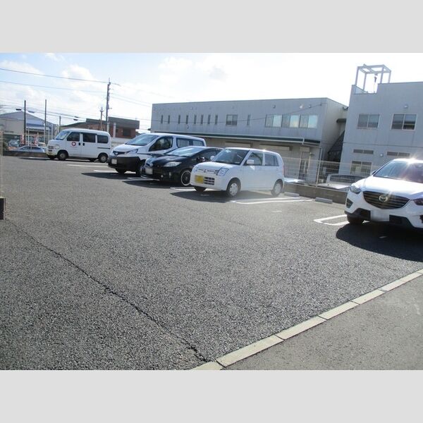 Crea Fleur(クレア・フルール)102号室 駐車場