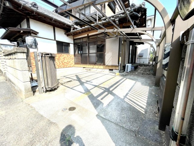 若葉区高根町戸建て 駐車場