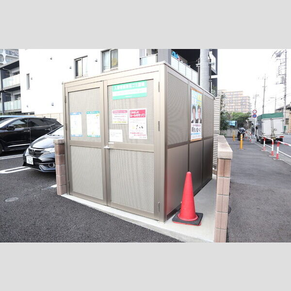 クレスト川口101号室 ゴミストッカー