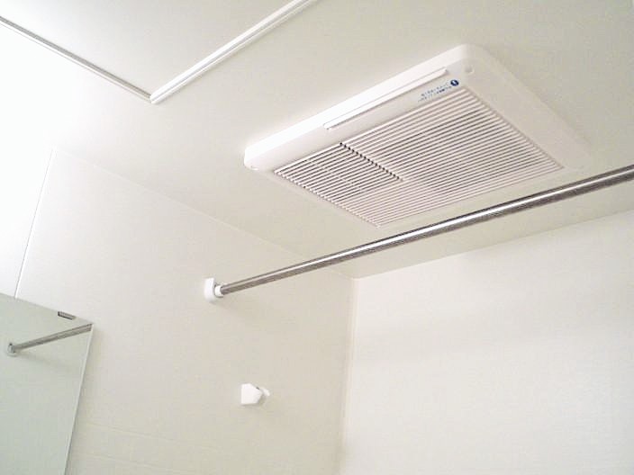レオパレス桜108号室 浴室換気乾燥機