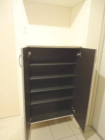Ｌｅｇａｃｙ稲毛305号室 下駄箱