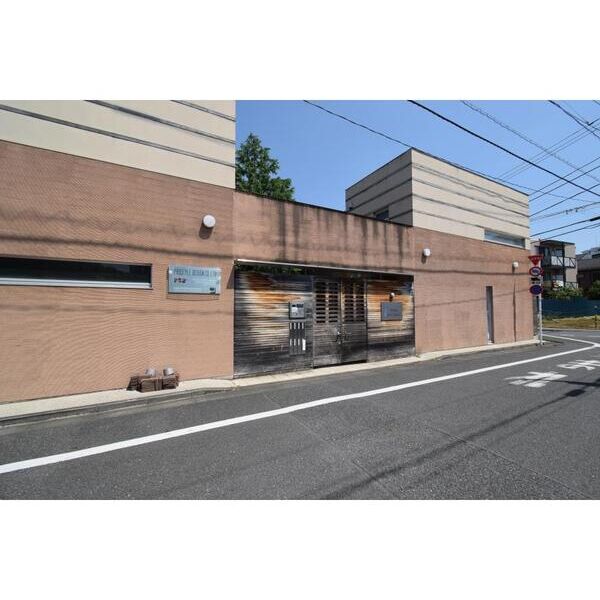 ヒマラヤ杉Apartment エントランス