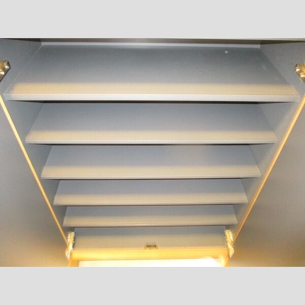 ロイヤルハイツ大澤110号室 シューズボックス