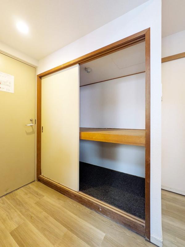 THE VALUE SHARED HOTEL TAKENOTSUKA1階 玄関