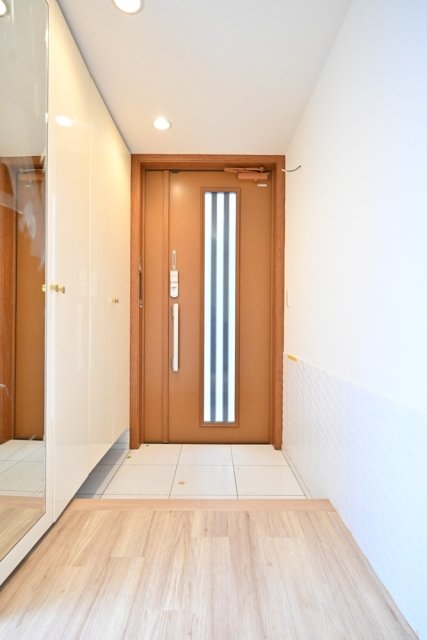 新宿７丁目戸建て 玄関