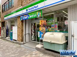 ブランズタワー豊洲30階 【コンビニエンスストア】ファミリーマート 豊洲五丁目店まで275ｍ