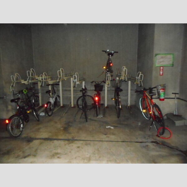 サンクレールコート703号室 駐輪場