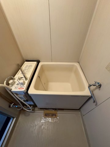 サンフォーブル湘南102号室 お風呂