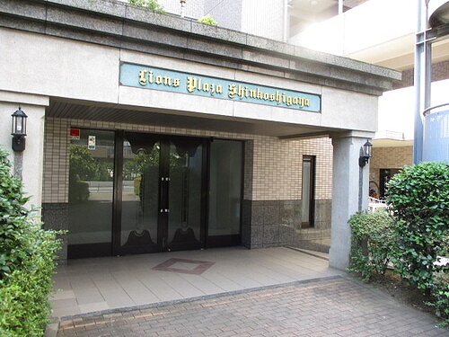 ライオンズプラザ新越谷 エントランス外観　※前回募集時2021年7月撮影