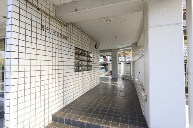 カーイング多摩405号室 エントランス