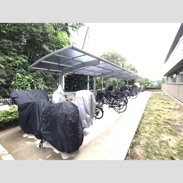 ピアニィ・レイディクス 駐輪場