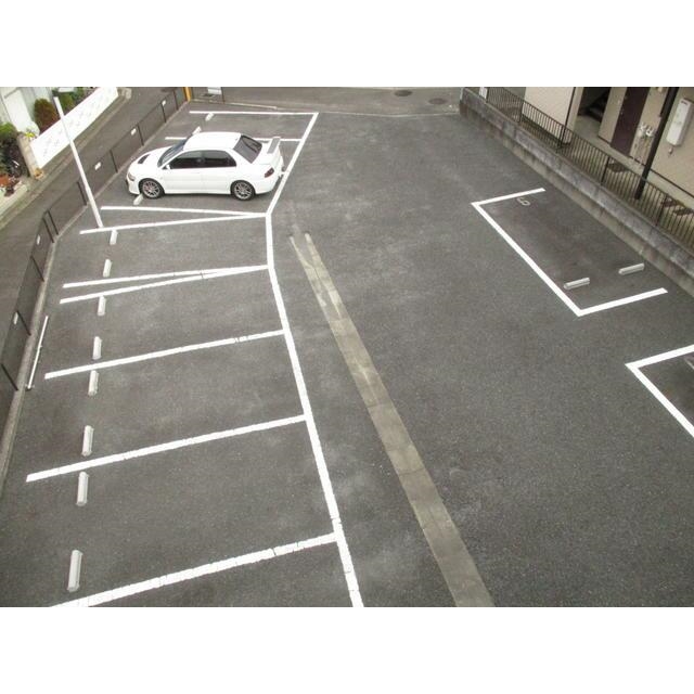 ヴォーンバール日吉 駐車場