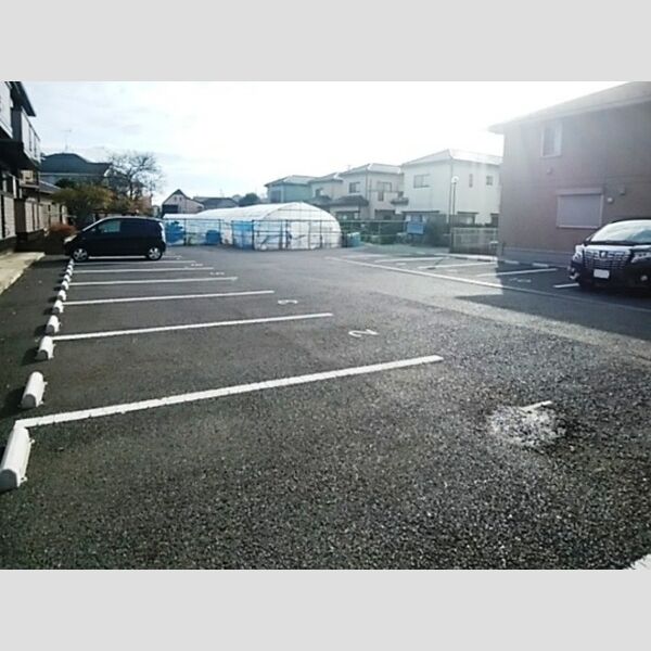 ルミエール 駐車場