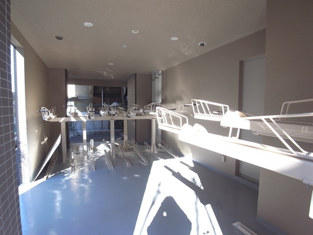 コンシェリア新宿Ｎｏｒｔｈ Ｆｒｏｎｔｉｅｒ10階 屋根付き駐輪場