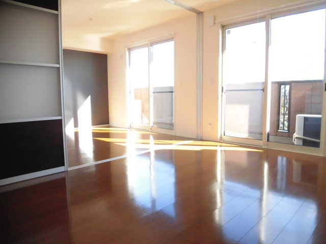 ラマージュ大倉山0207号室 リビング